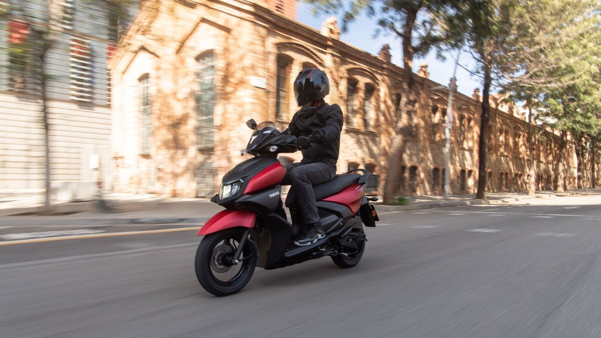 Yamaha RayZr 125: come va il primo scooter "ibrido" +VIDEO+